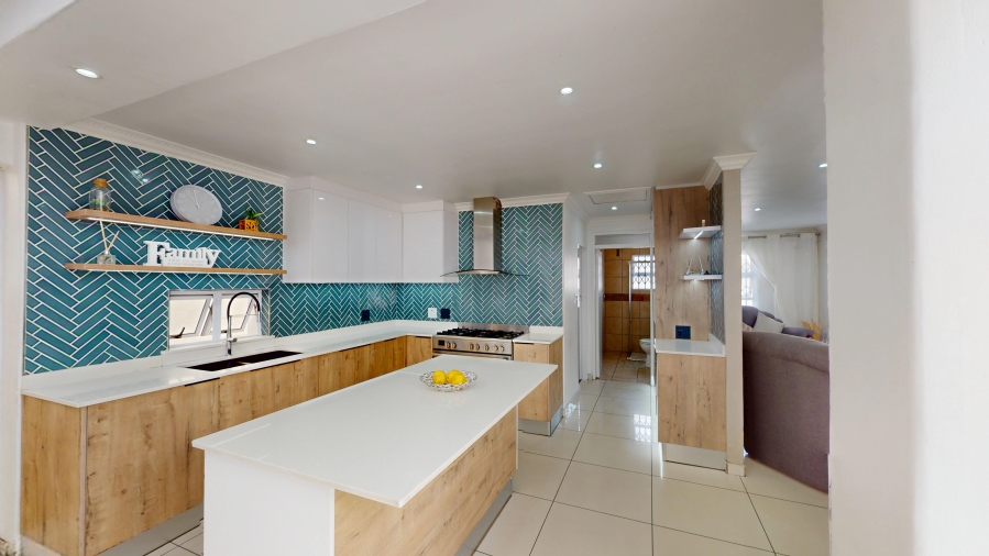 4 Bedroom Property for Sale in Rocklands Western Cape